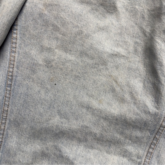 Levi's Vintage Men's Light Wash Denim Trucker Jacket Size 40 - Picture 10 of 12